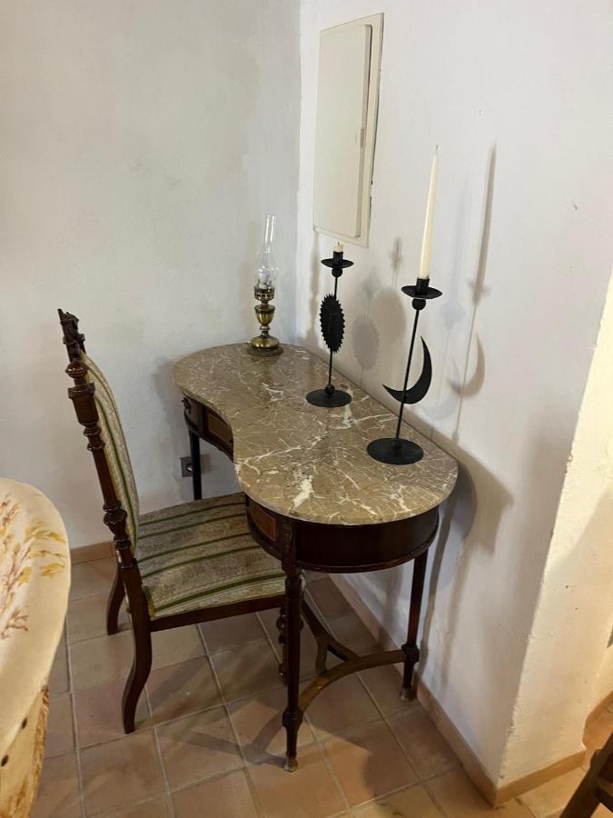 Stadthaus Mitten Im Kuenstlerviertel Von Arta Mit Zwei Wohnungen Luaran gambar