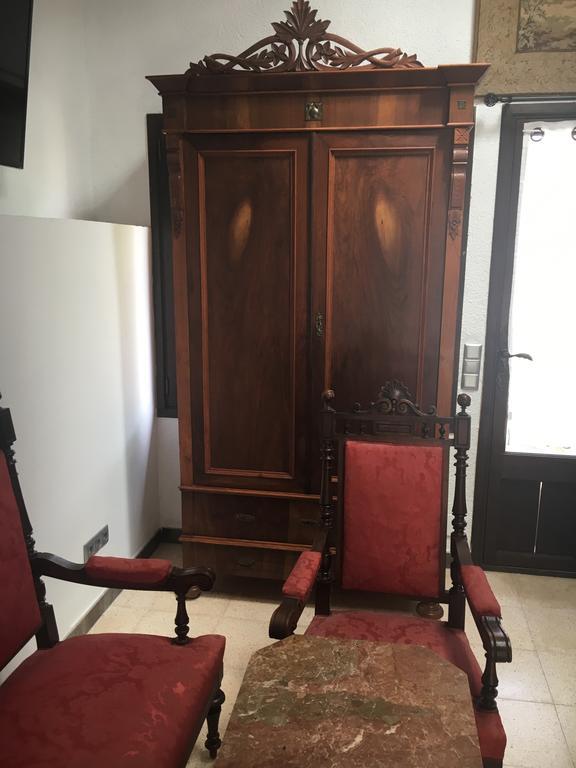 Stadthaus Mitten Im Kuenstlerviertel Von Arta Mit Zwei Wohnungen Luaran gambar