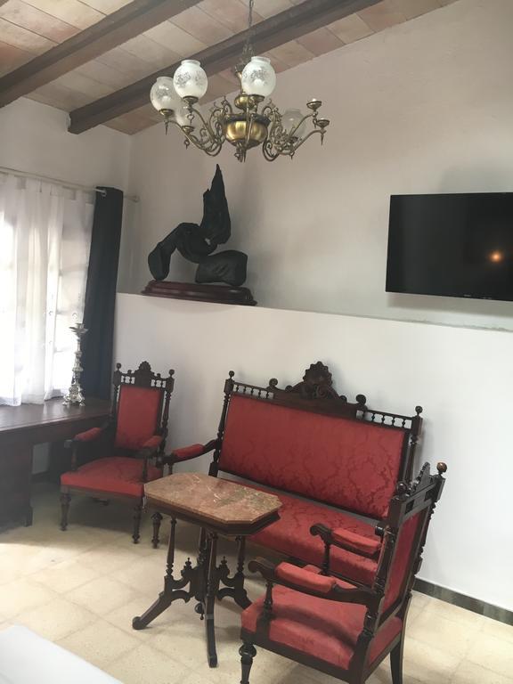 Stadthaus Mitten Im Kuenstlerviertel Von Arta Mit Zwei Wohnungen Luaran gambar